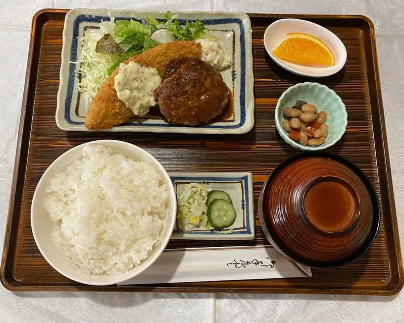 ハンバーグと魚フライ