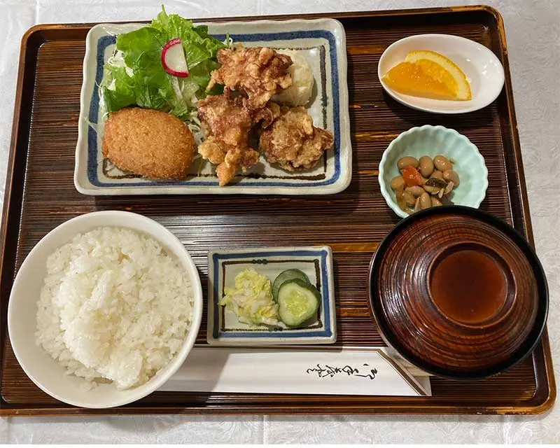 から揚げとカニクリームコロッケ