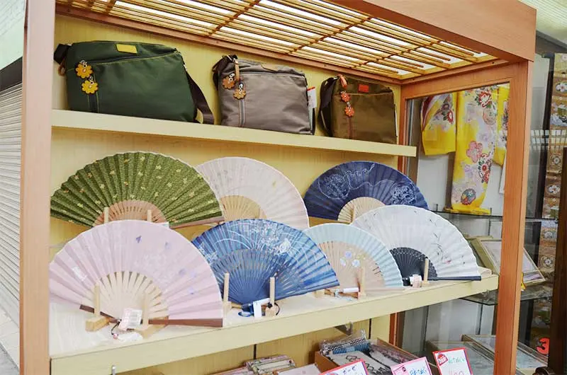 民田屋の店内